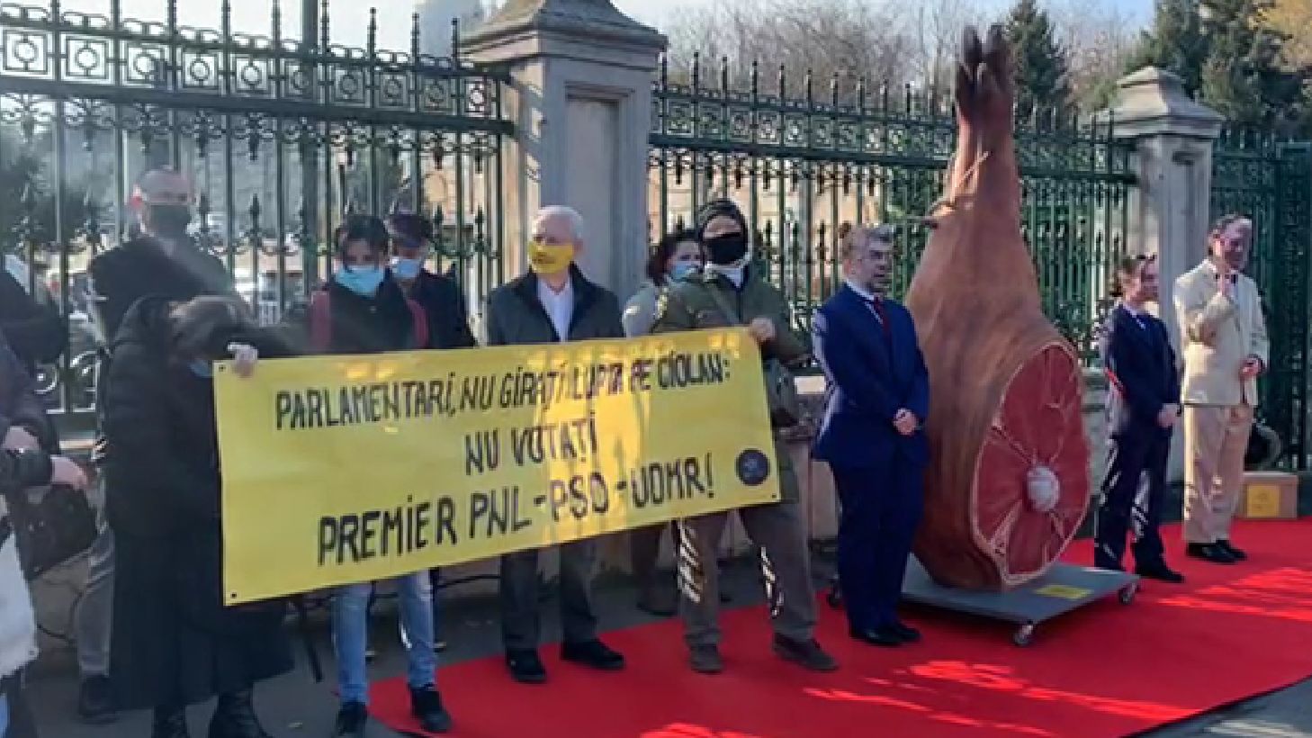 VIDEO - Protest la Parlament, împotriva viitorului Guvern Ciucă