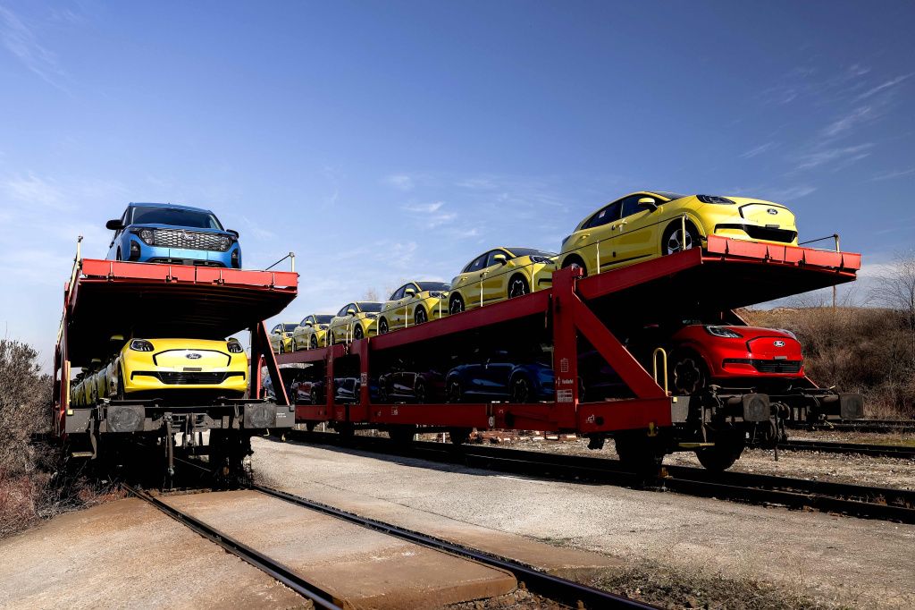 GALERIE FOTO | Ford Puma Gen-E, prima electrică făcută în România, a intrat în producție - Imagine 2