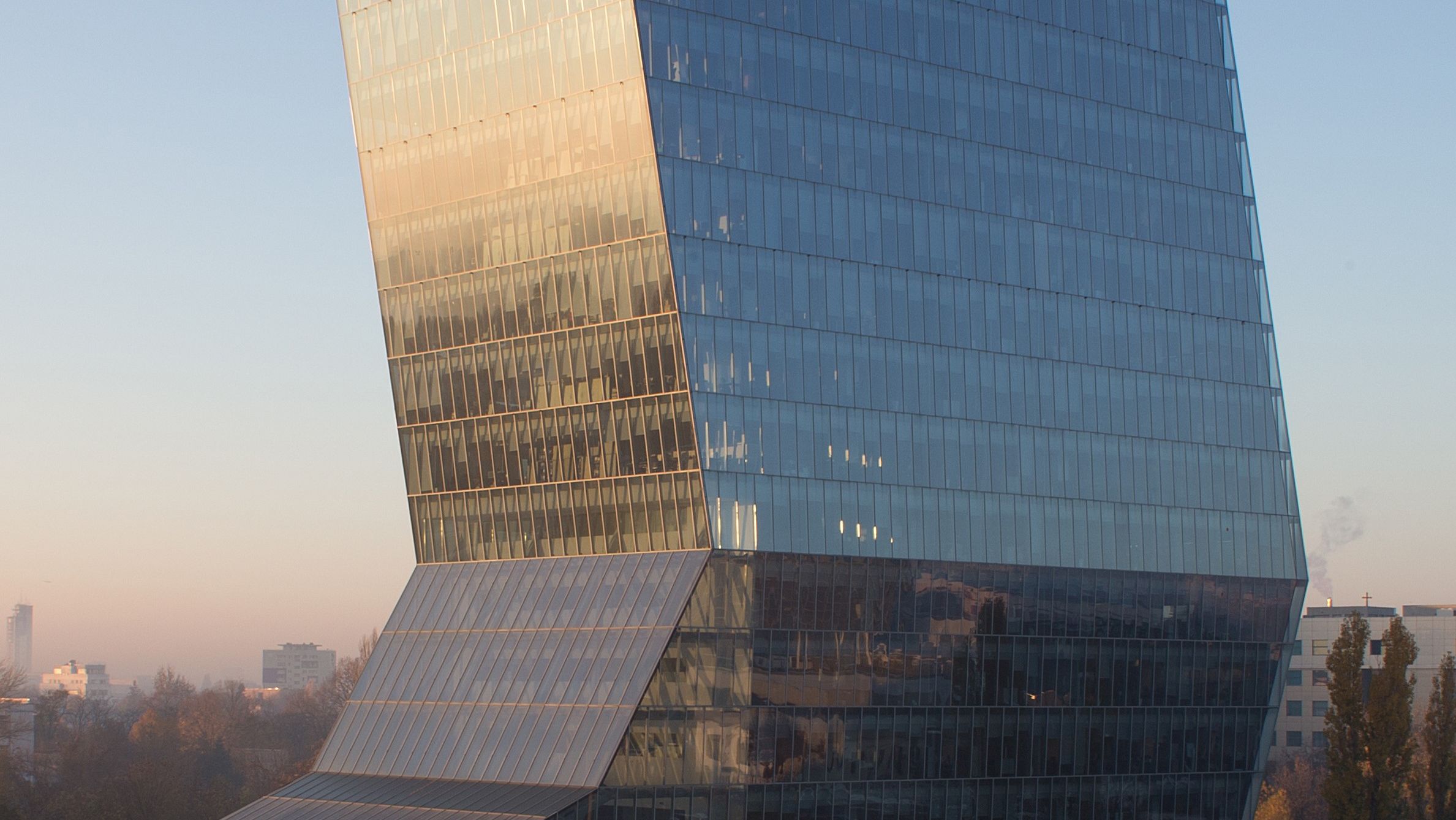 UniCredit lansează noi instrumente de investiții: Aduce cinci fonduri de investiții