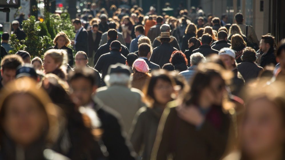 Studiu Raiffeisen: 6 din 10 angajați din România sunt îngrijorați de stabilitatea locului de muncă până la pensie