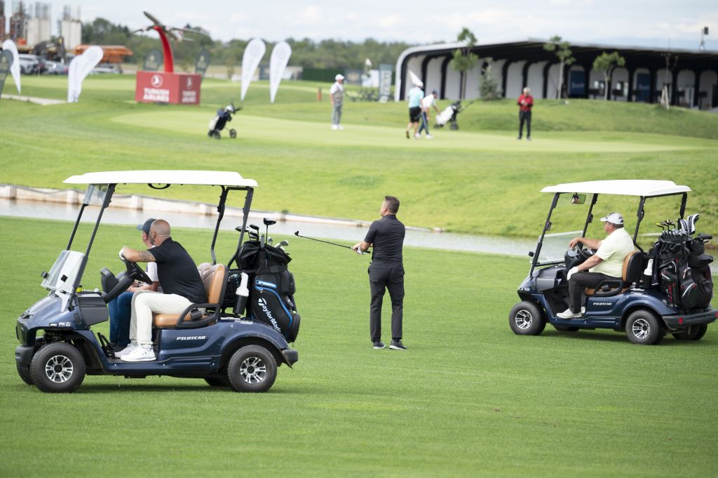 FOTO | Cel mai mare club de golf din Europa de Sud-Est se deschide în România. Vine și cu vile ș - Imagine 15
