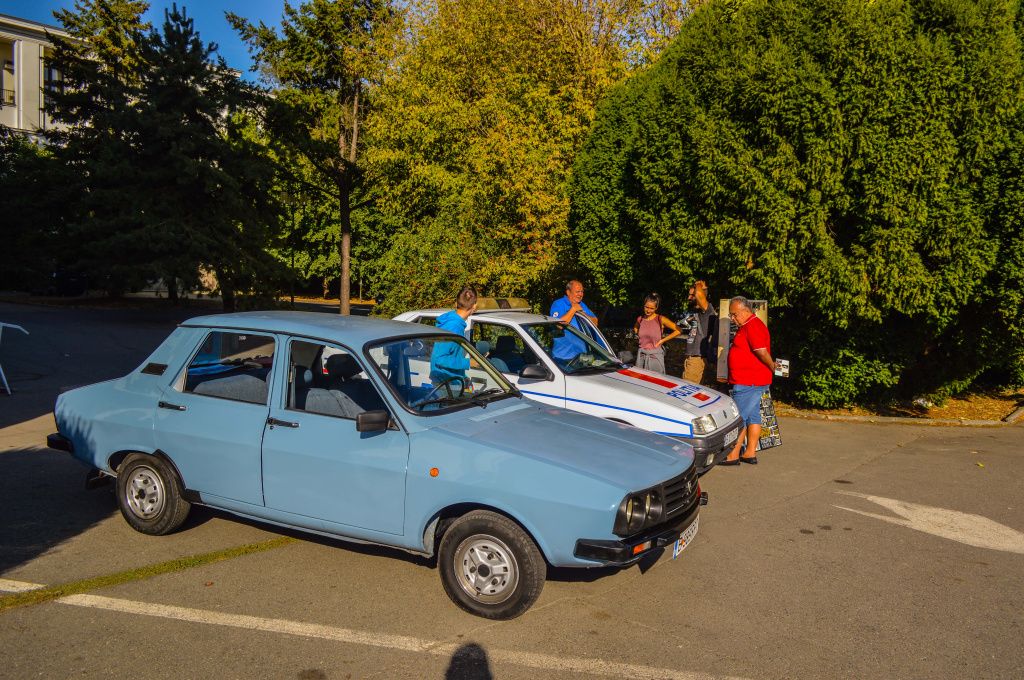 GALERIE FOTO | Mașinile comunismului au făcut baie de mulțime la Operă - Imagine 17