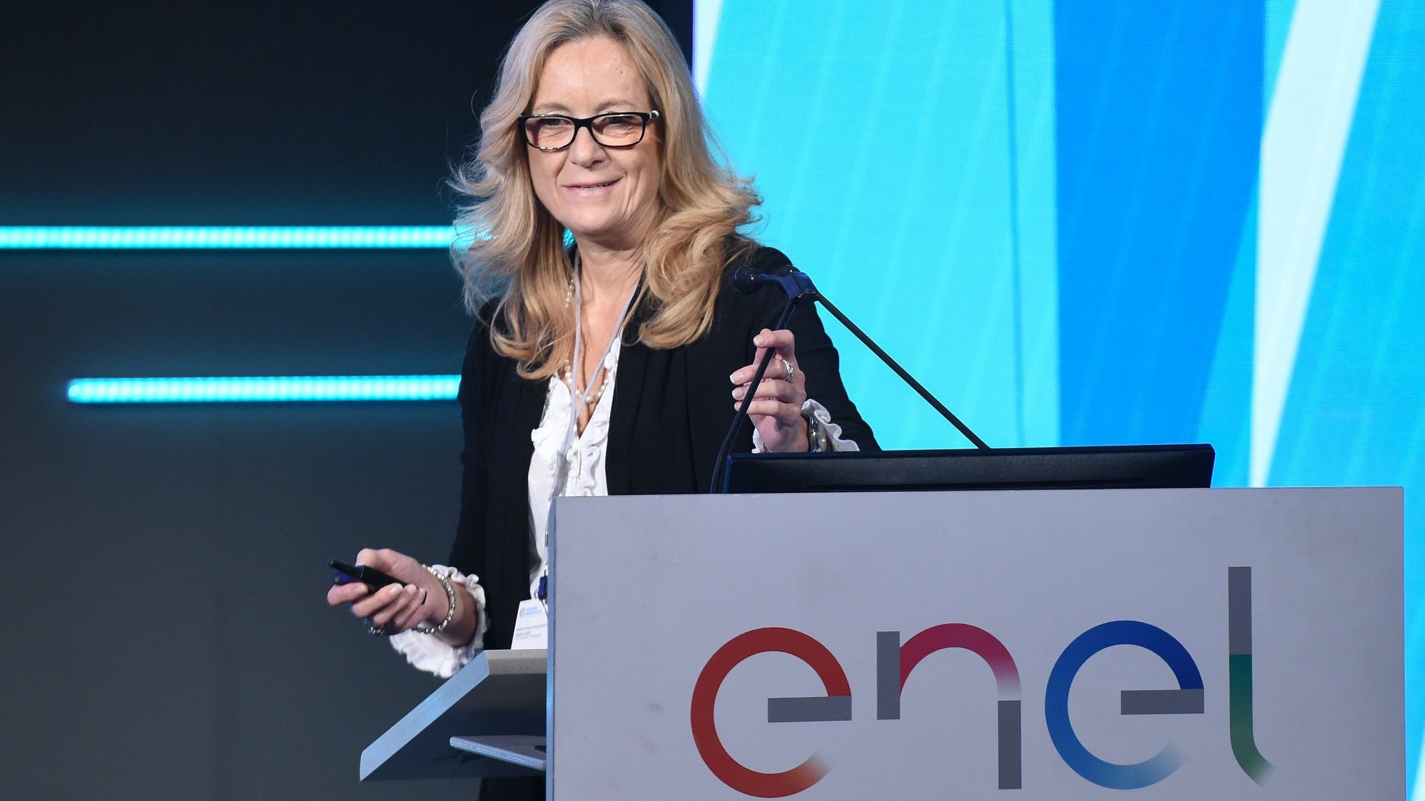 Enel vrea să achiziţioneze firma de plăţi Mooney