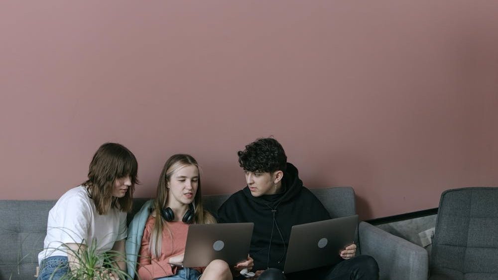 Specialist eJobs România: „Tinerii nu mai așteaptă să li se întâmple cariera, ci o construiesc activ”