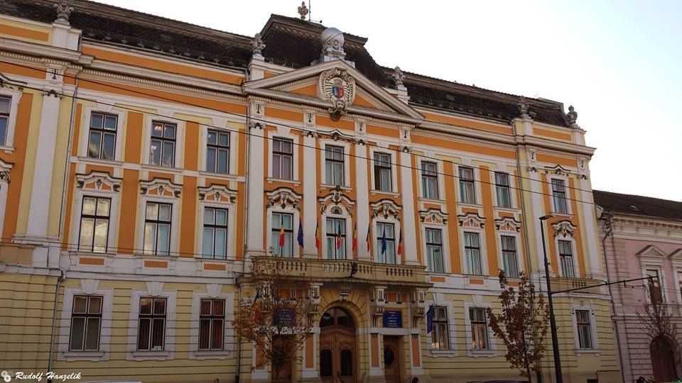 Salarii de invidiat la Primaria Cluj: 3.700 lei un sofer, 3.800 lei un bucatar. Peste 16.000 de lei pentru Emil Boc
