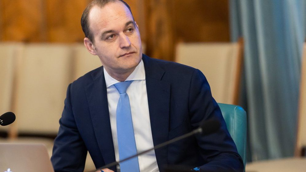 Comisia juridică propune tăierea cu 50% a indemnizaţiei lui Dan Vîlceanu, din cauza incidentului din Parlament