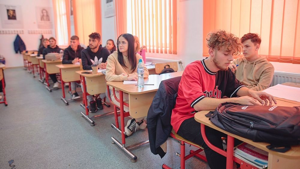 Abandonul școlar e în floare, însă pe hârtie România are mai mulți elevi și studenți decât anul trecut