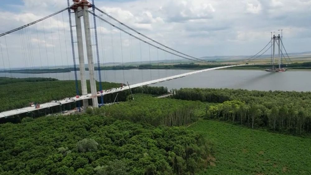 S-a montat ultimul tablier metalic la Podul de peste Dunăre, de la Brăila