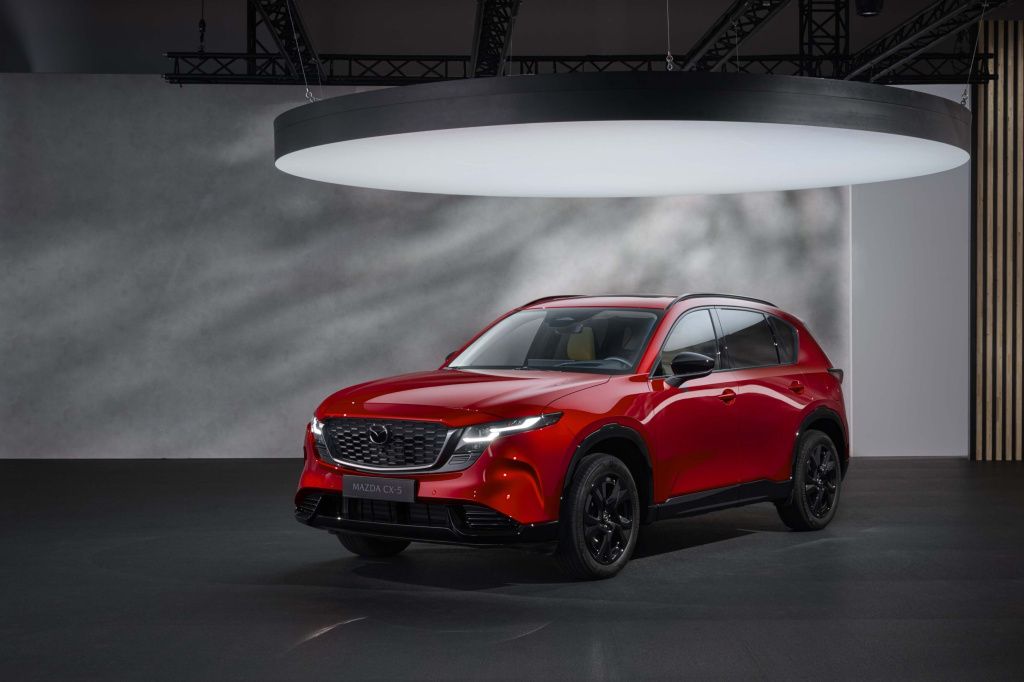 [FOTO] Noua Mazda CX-5 este mai mare, dar pierde motorizarea diesel - Imagine 13