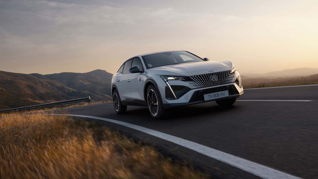 GALERIE FOTO | Peugeot a prezentat versiunea 100% electrică a lui 408 - Imagine 13