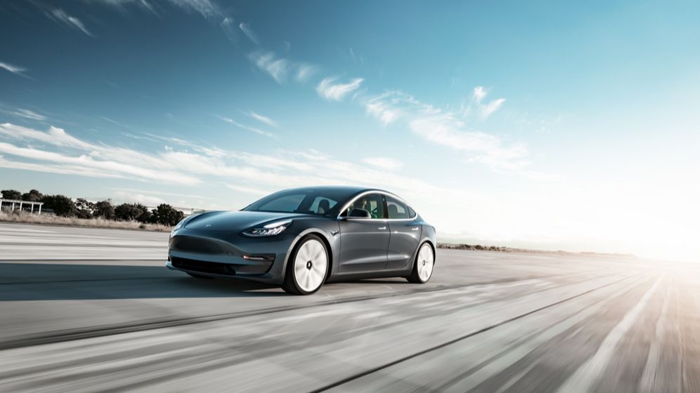 PREMIERĂ: Tesla Model 3 a fost cea mai vândută mașină în Europa în luna septembrie