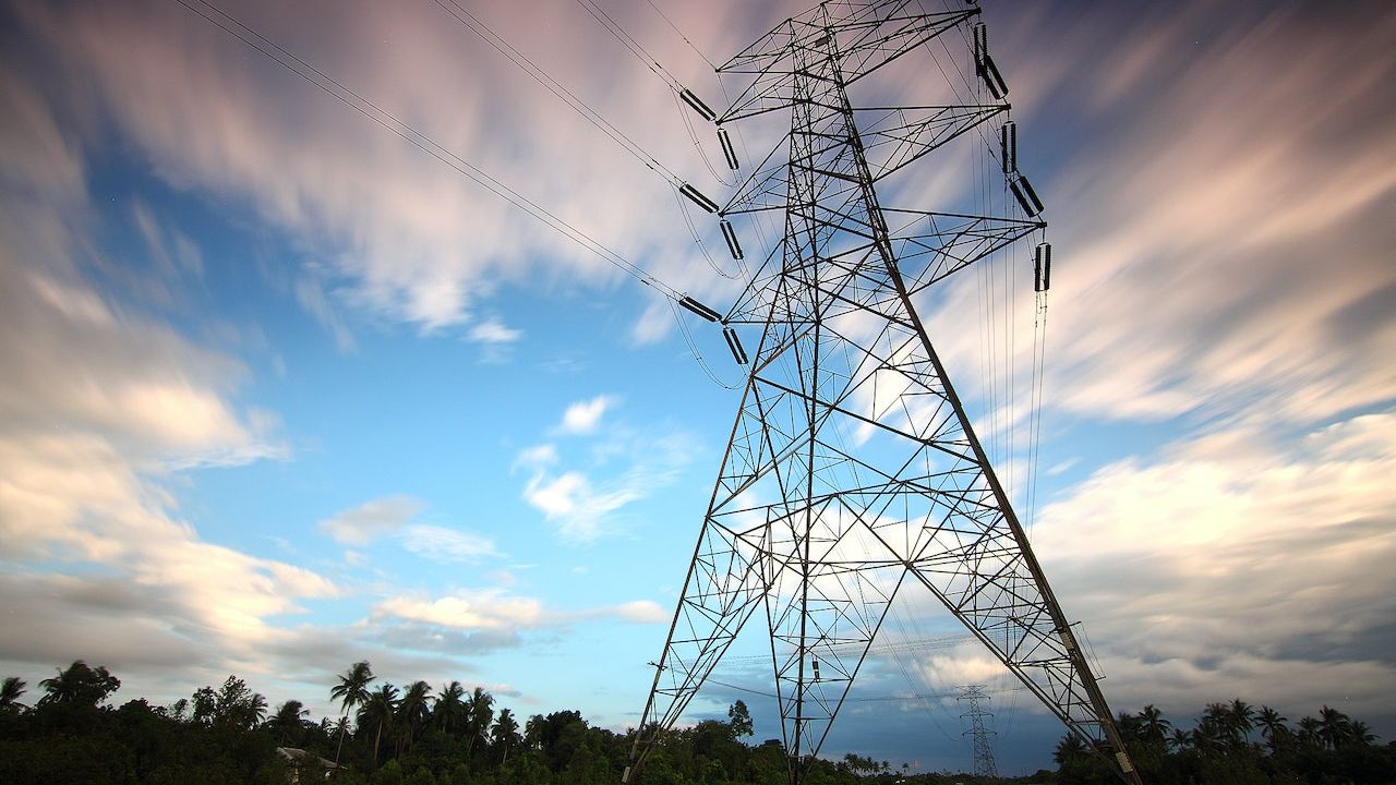 România a produs mai puțină energie ca anul trecut și a importat mai multă în 2022