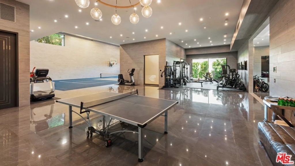 Cum arată casa de 68 mil. euro, scoasă la vânzare de Jennifer Lopez și Ben Affleck - Imagine 11