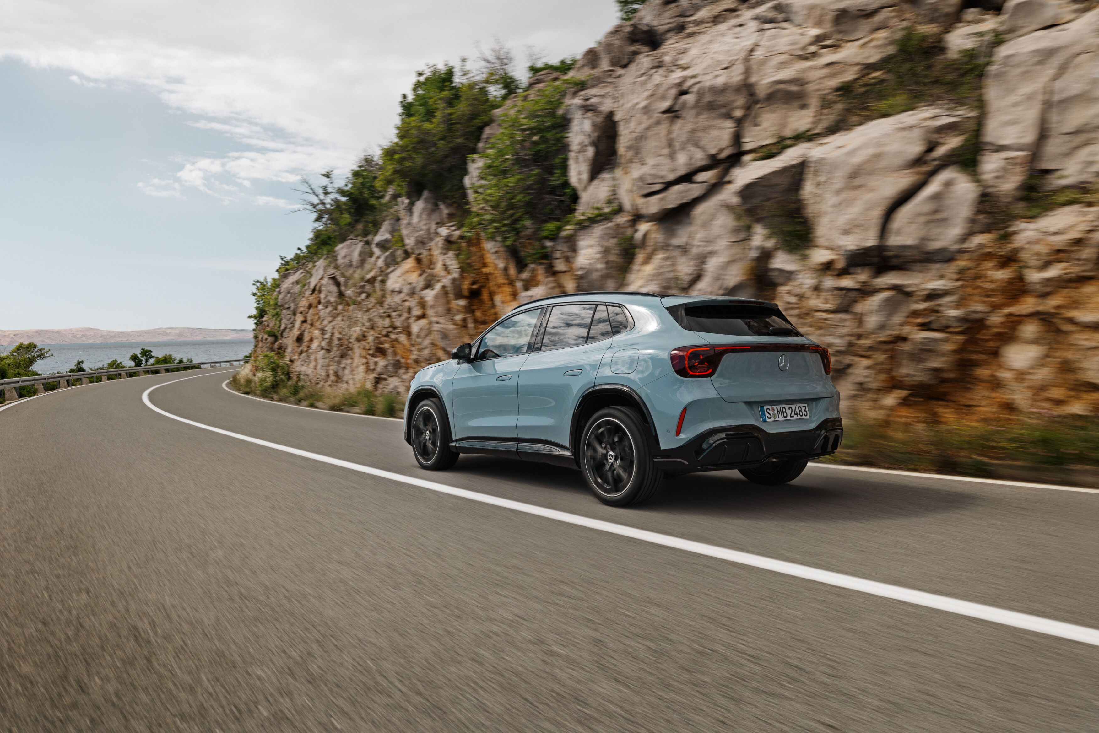 FOTO | Mercedes-Benz dezvăluie noul GLA electric. Autonomia maximă depășește 650 de kilometri - Poza 15