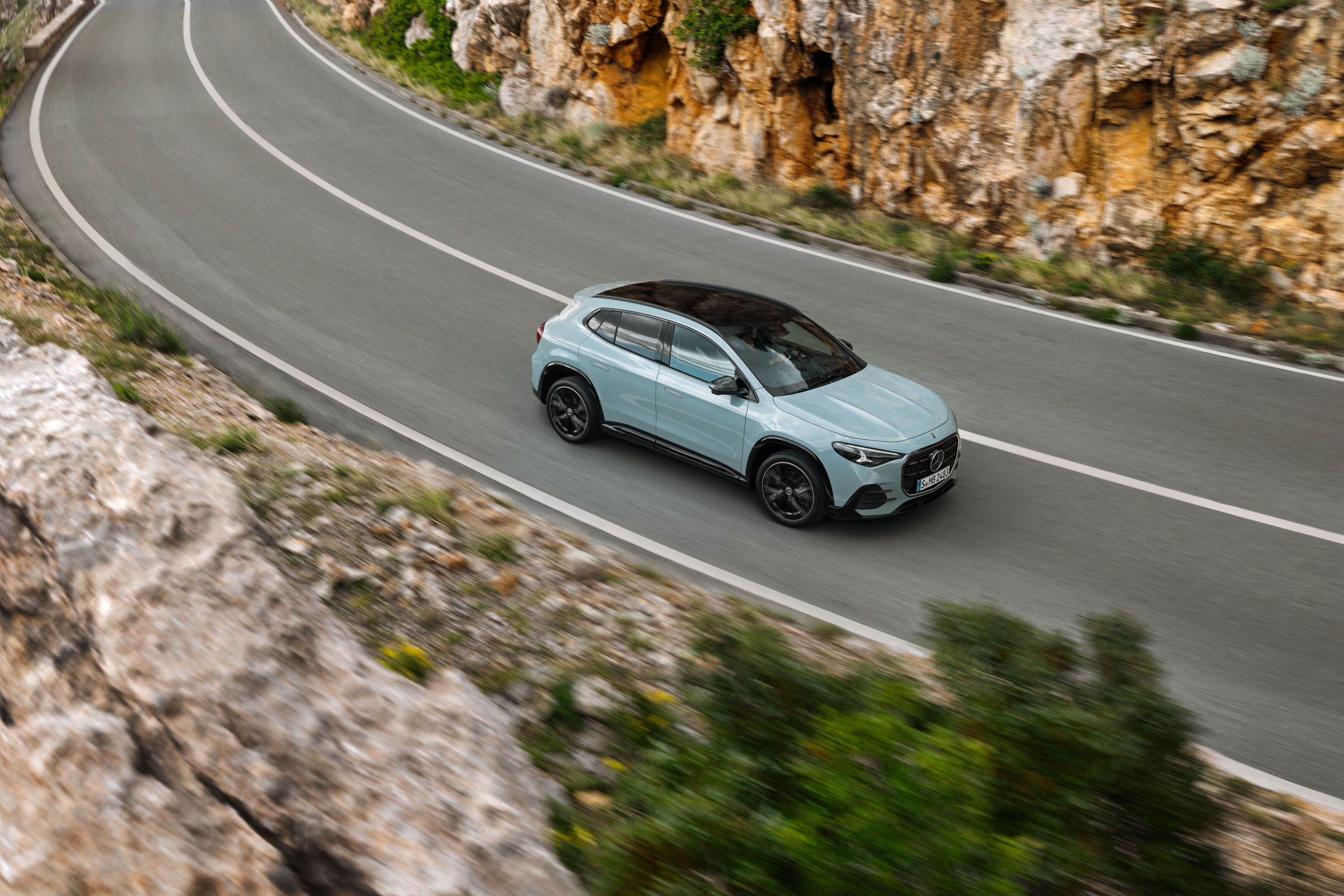 FOTO | Mercedes-Benz dezvăluie noul GLA electric. Autonomia maximă depășește 650 de kilometri - Poza 20