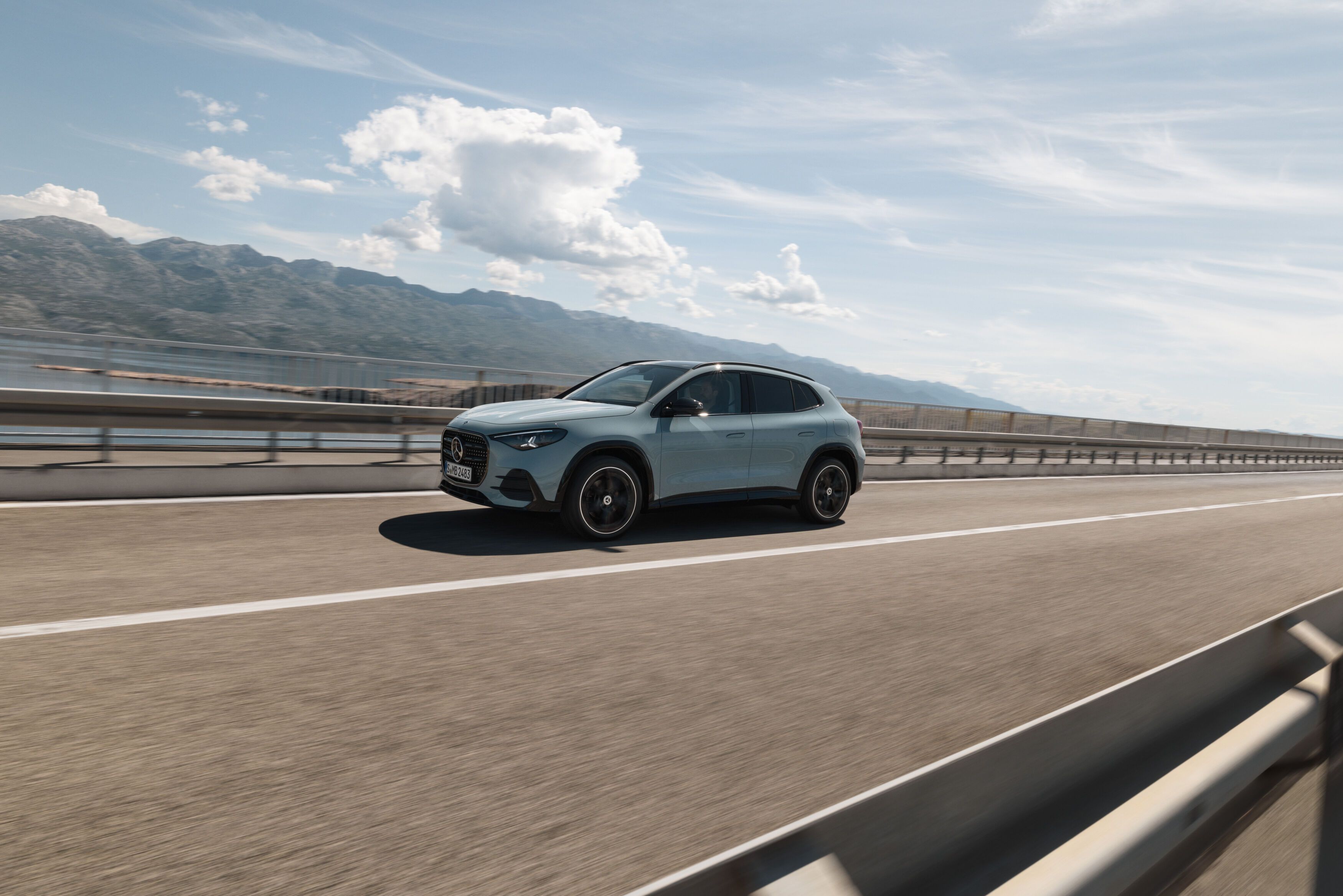 FOTO | Mercedes-Benz dezvăluie noul GLA electric. Autonomia maximă depășește 650 de kilometri - Poza 19