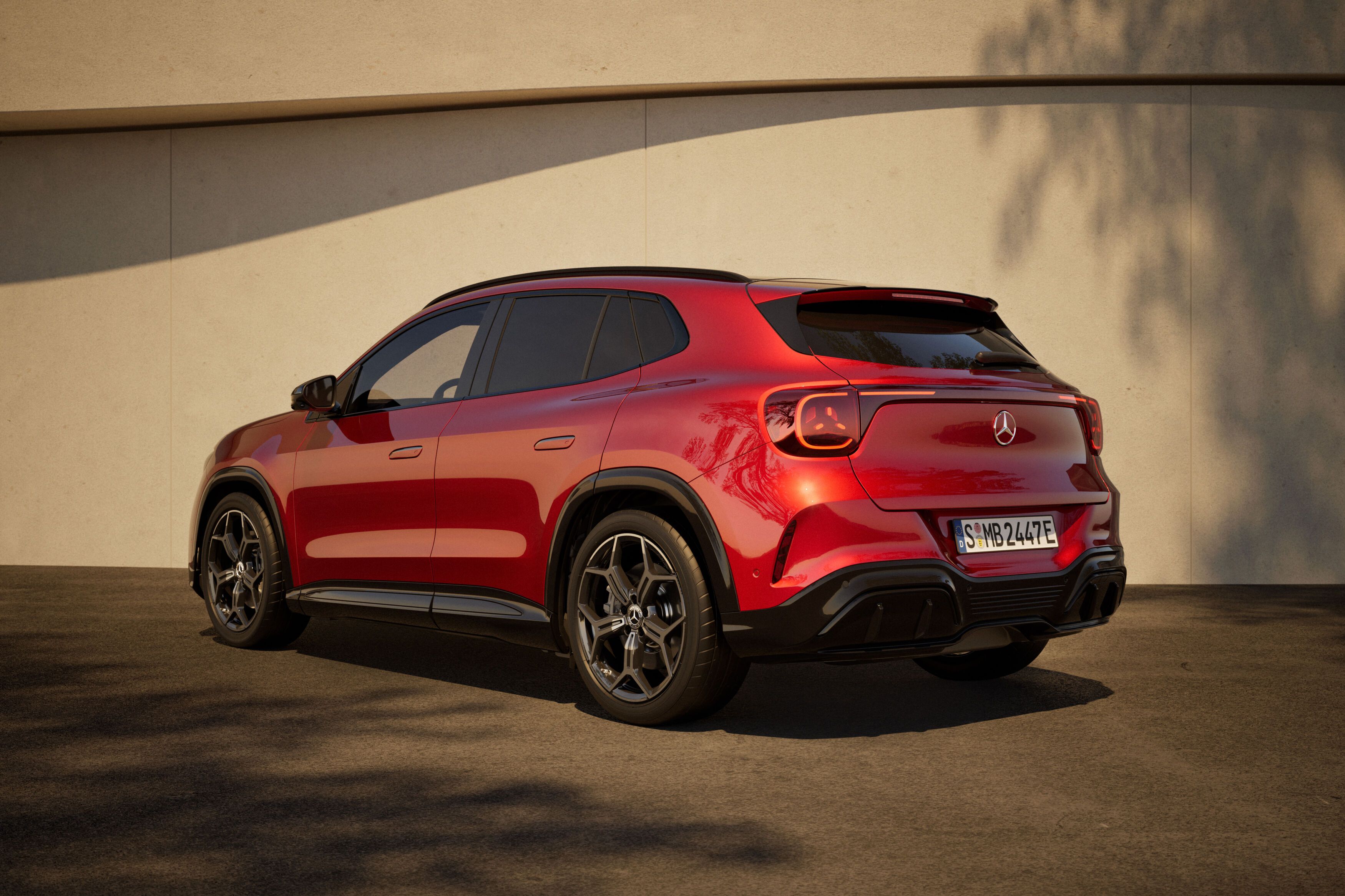 FOTO | Mercedes-Benz dezvăluie noul GLA electric. Autonomia maximă depășește 650 de kilometri - Poza 4