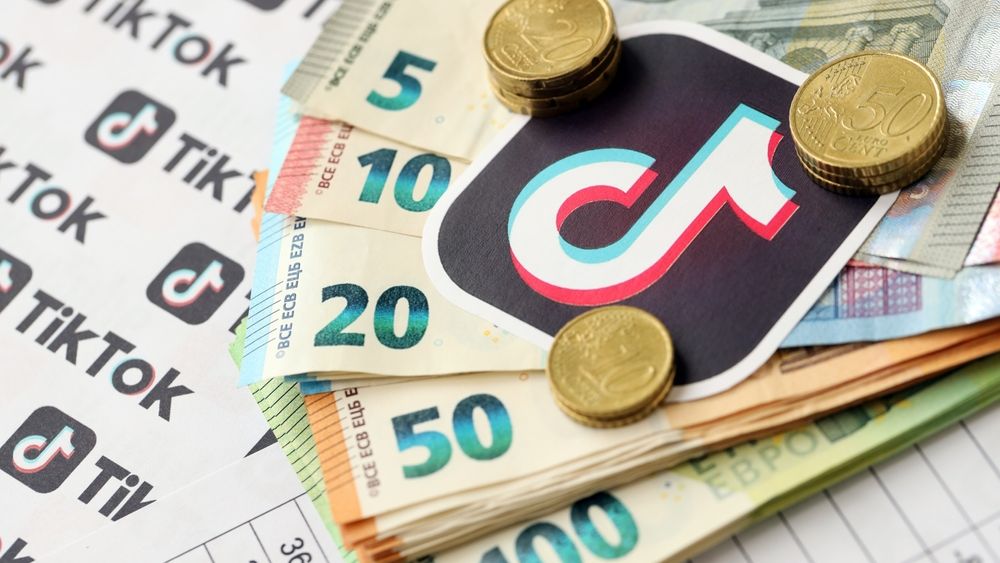 TikTok ar putea permite transferuri de bani prin mesaje. Aplicația intră tot mai mult în zona serviciilor financiare
