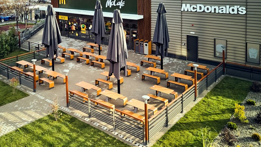 Angajări McDonald’s: Lanțul de restaurante pune la bătaie peste 700 de locuri de muncă în România. Ce salarii oferă