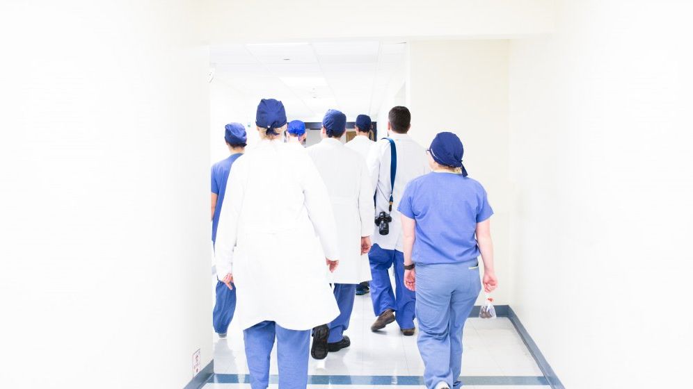 Spitalul CF din Sibiu, singurul închis din județ din cauza COVID-19, a fost redeschis