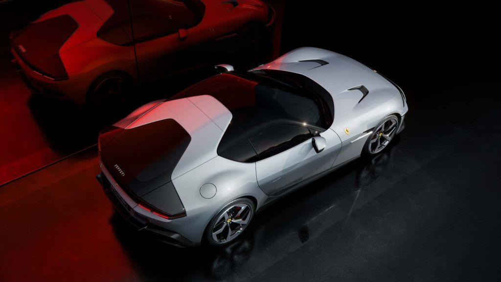 GALERIE FOTO | Ferrari a lansat un nou supercar cu motor V12 - Imagine 11