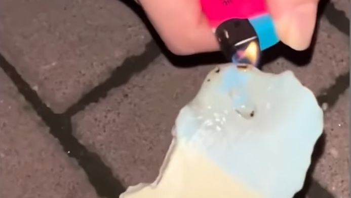 O companie din China a creat înghețata care nu se topește nici pe aragaz. VIDEO
