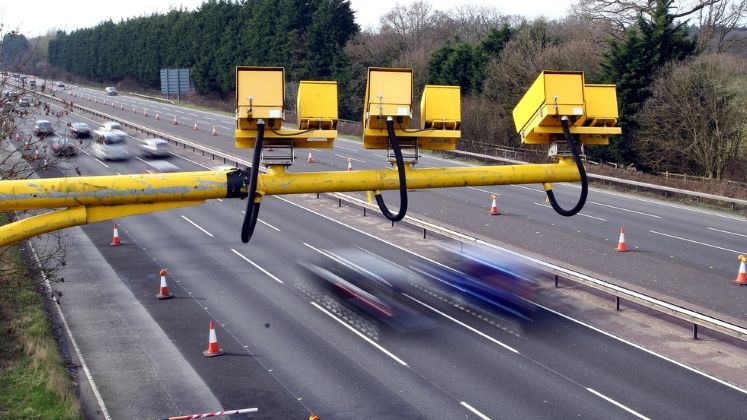 Sofer prins conducand cu 254 de kilometri la ora, pe Autostrada Sibiu-Deva