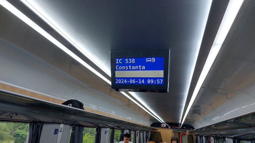 Vagon Clasa II 21-91 Bmpz (produs de Astra Arad, recent moderniat la atelierele CFR Grivița)