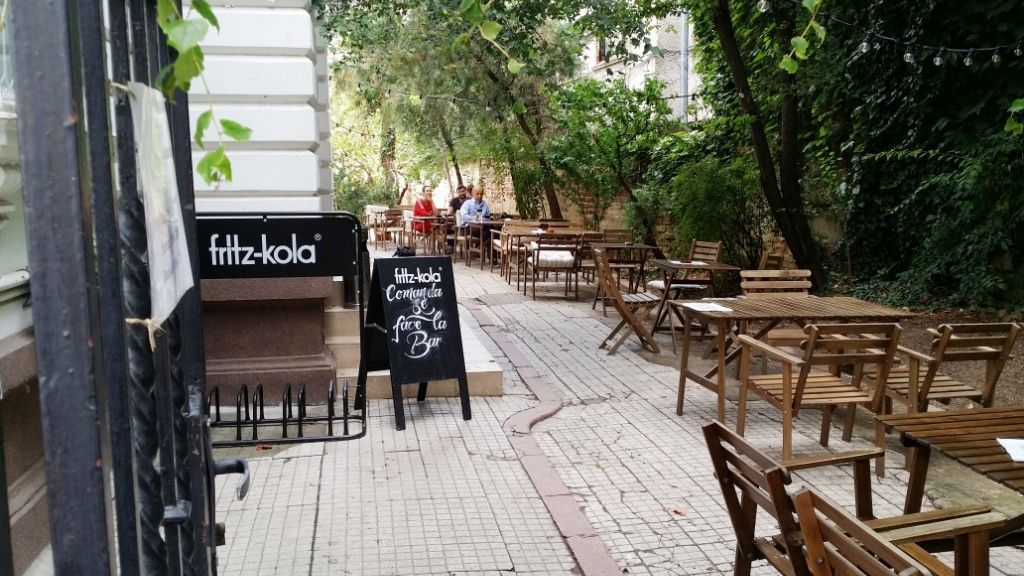 Review George Butunoiu: Un loc umbros pentru hipsteri linistiti