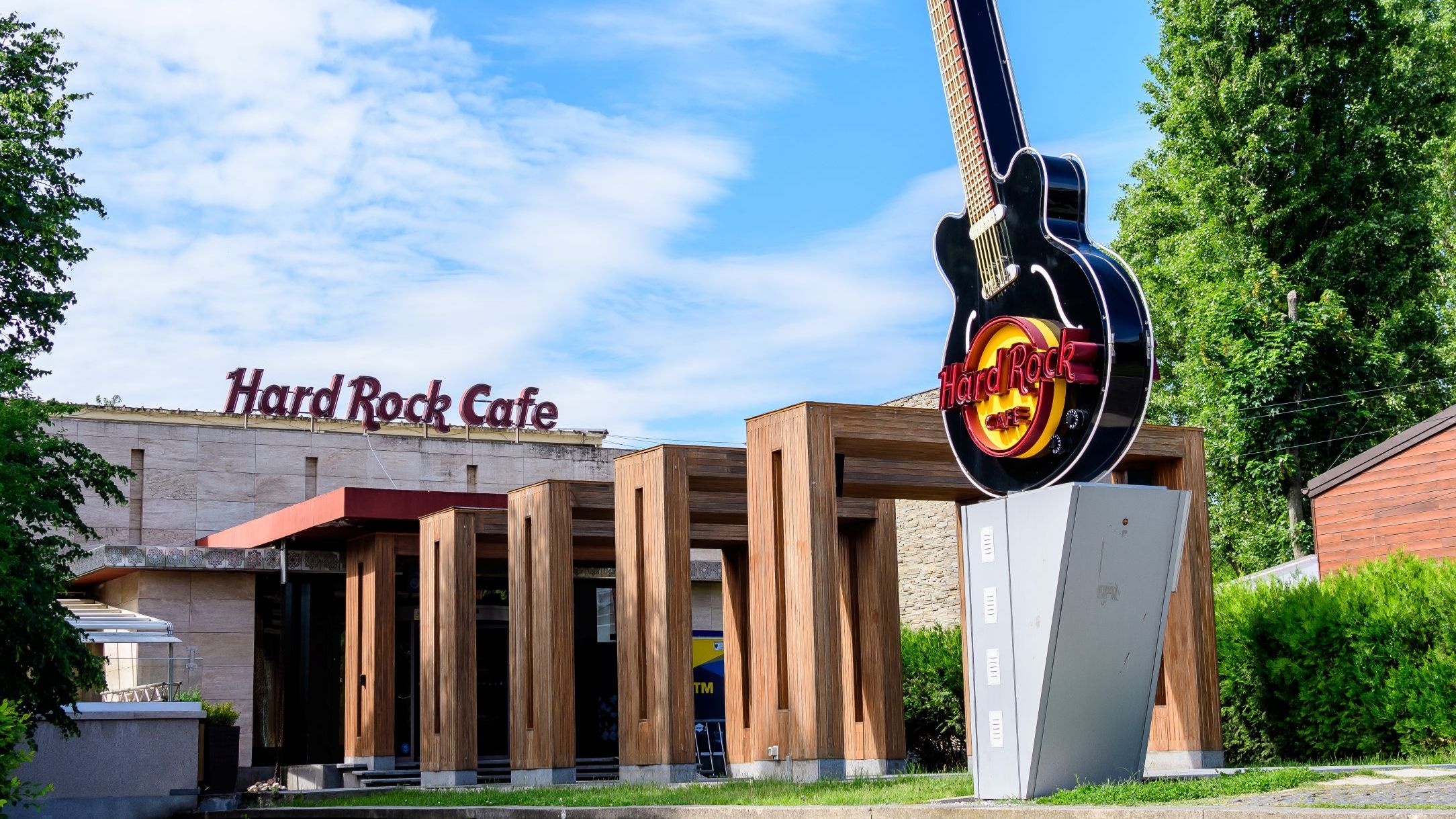 Sphera va deschide patru noi restaurante Hard Rock Cafe în România