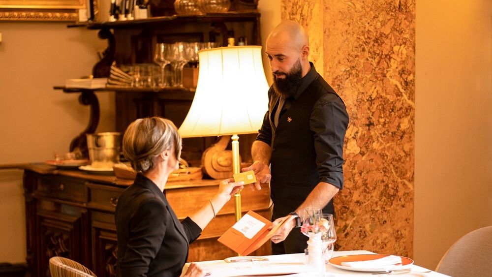 Iei masa în oraș și câștigi mile de zbor. KLM intră în parteneriat cu un jucător de pe piața gastronomiei de lux
