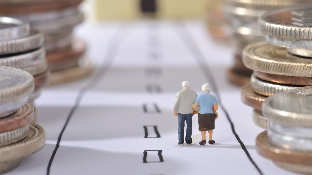 Contribui la stat, la Pilonul II si Pilonul III. Ce pensie voi primi la batranete?