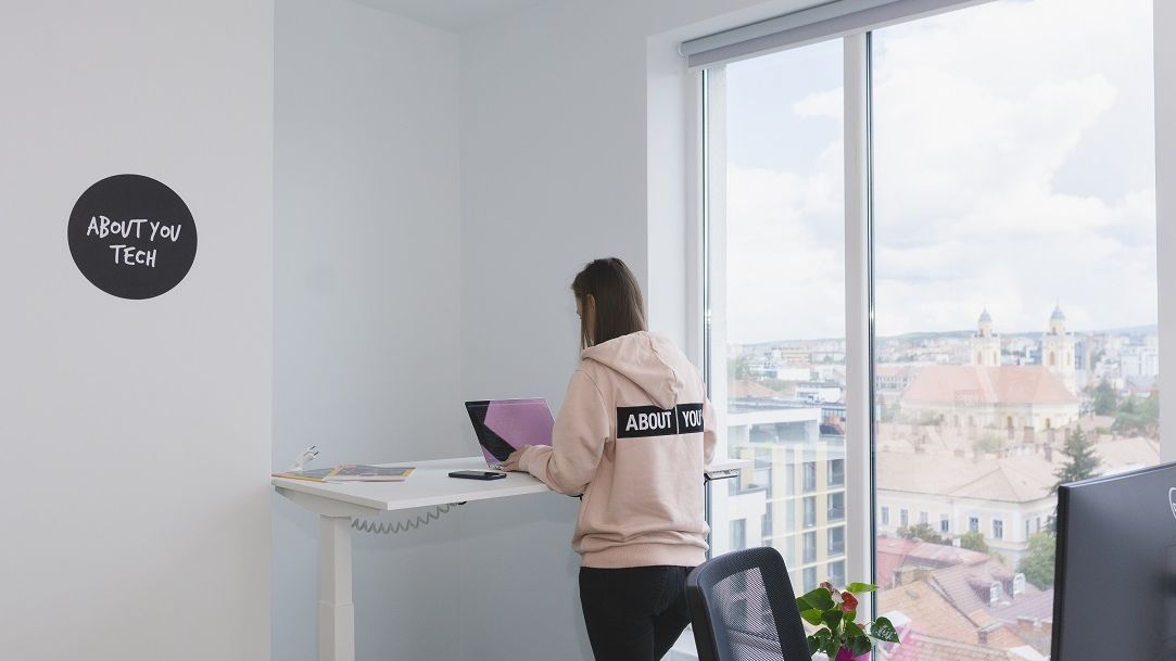 IT-iști în fashion: About You vrea să angajeze mai mulți programatori în România