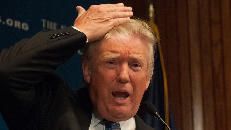 Dolarul isi continua caderea dupa investirea lui Trump