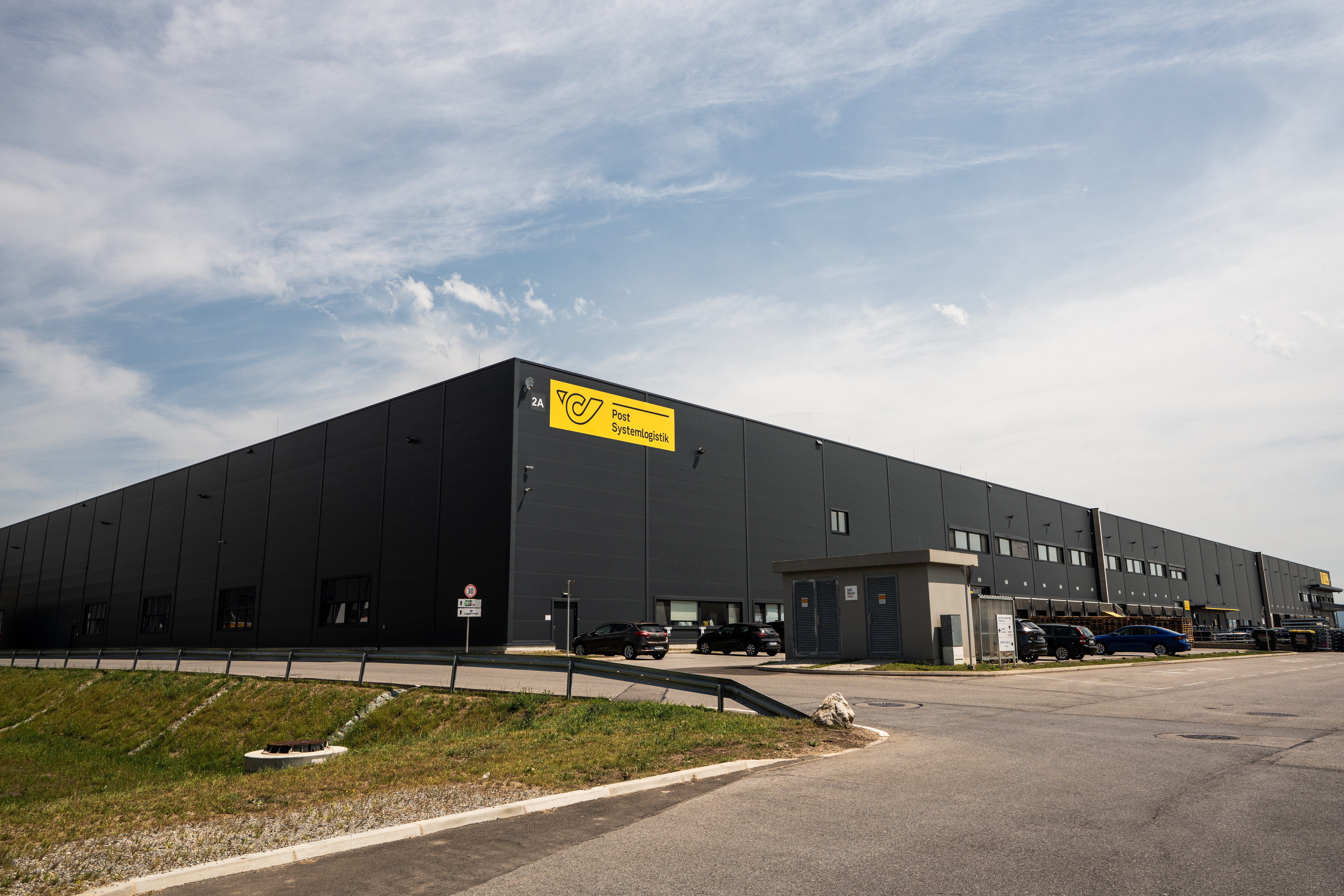 O nouă tranzacție în curierat: euShipments Group, prezent și în România, achiziționează compania slovacă de fulfillment FHB Group