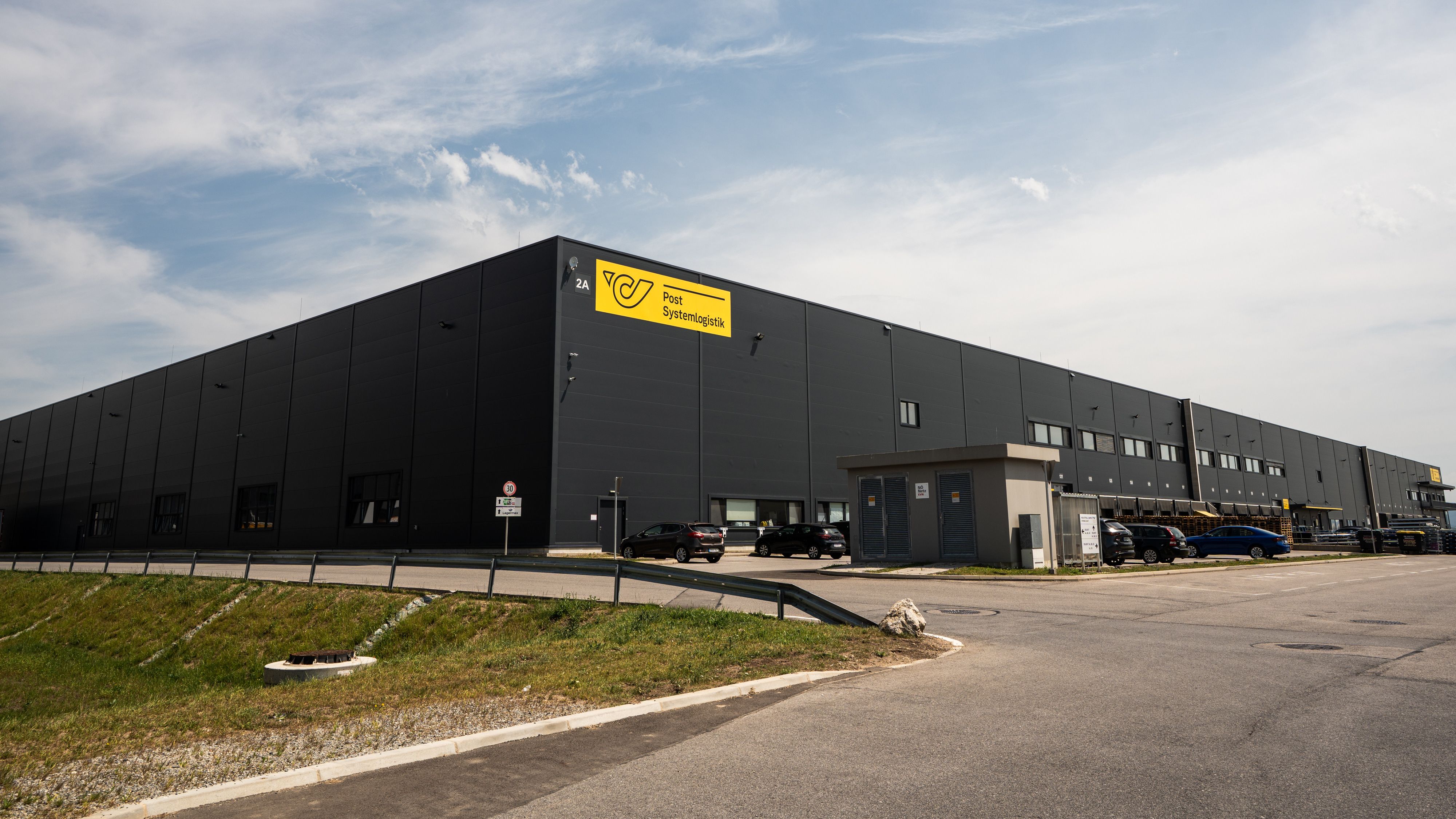 O nouă tranzacție în curierat: euShipments Group, prezent și în România, achiziționează compania slovacă de fulfillment FHB Group