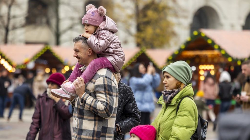 familie la targul de craciun