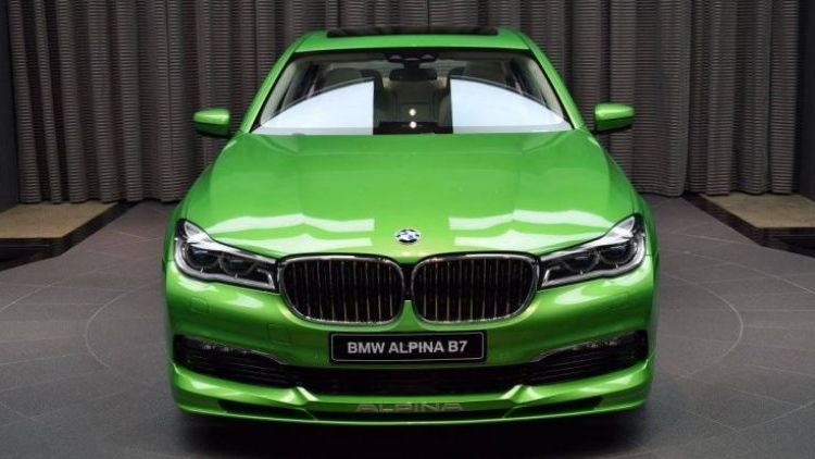 Cat consuma un BMW Alpina B7 xDrive