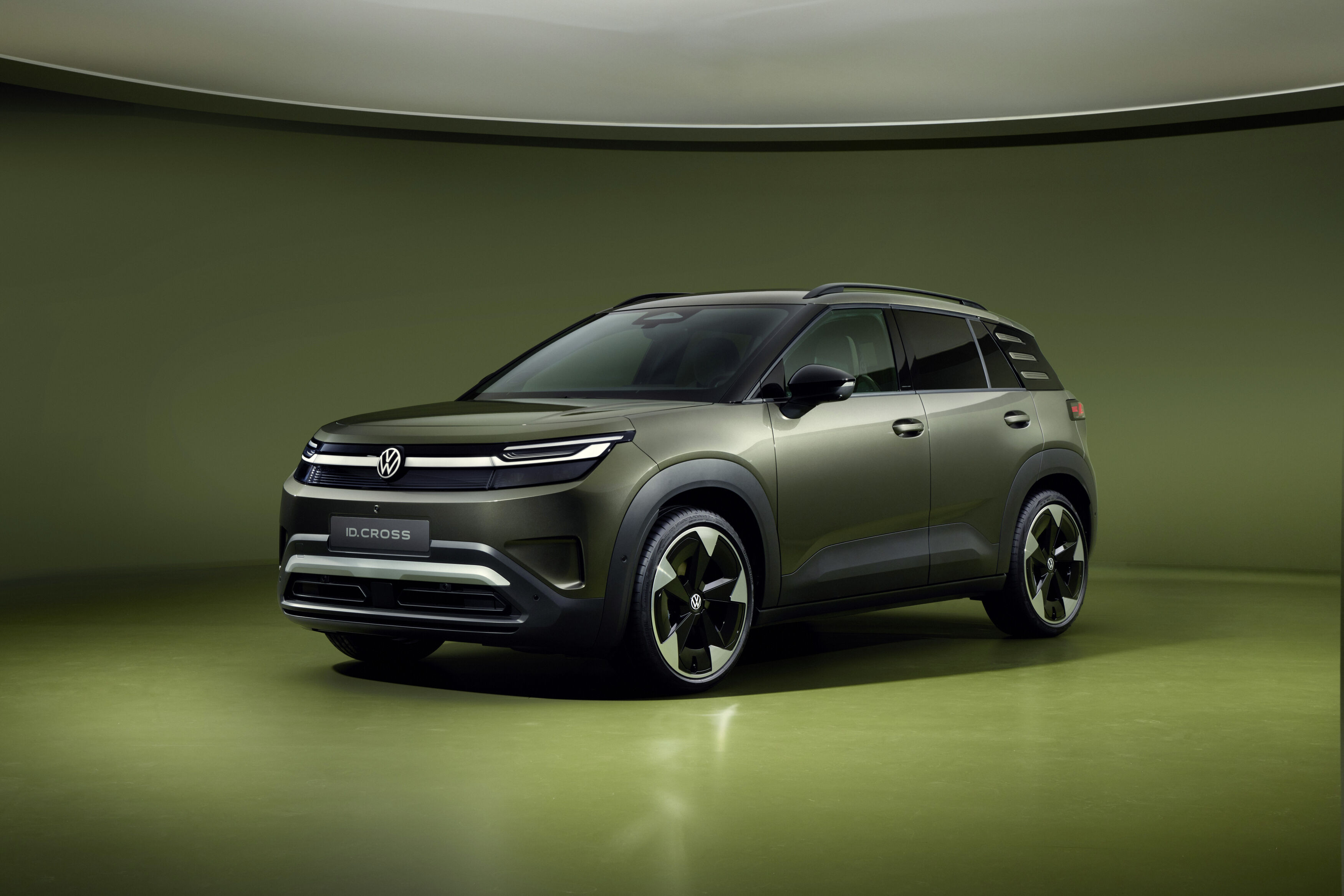 FOTO: Volkswagen lansează ID.Cross, un nou rival electric pentru Ford Puma Gen-E