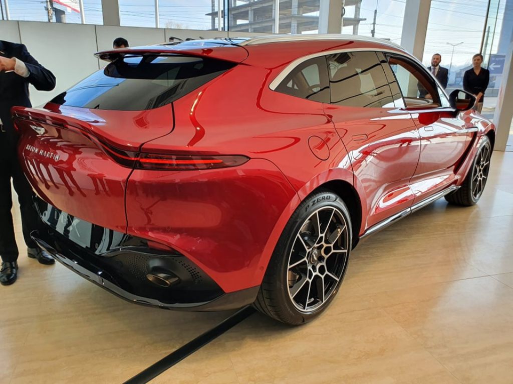 Aston Martin DBX - Imagine 12