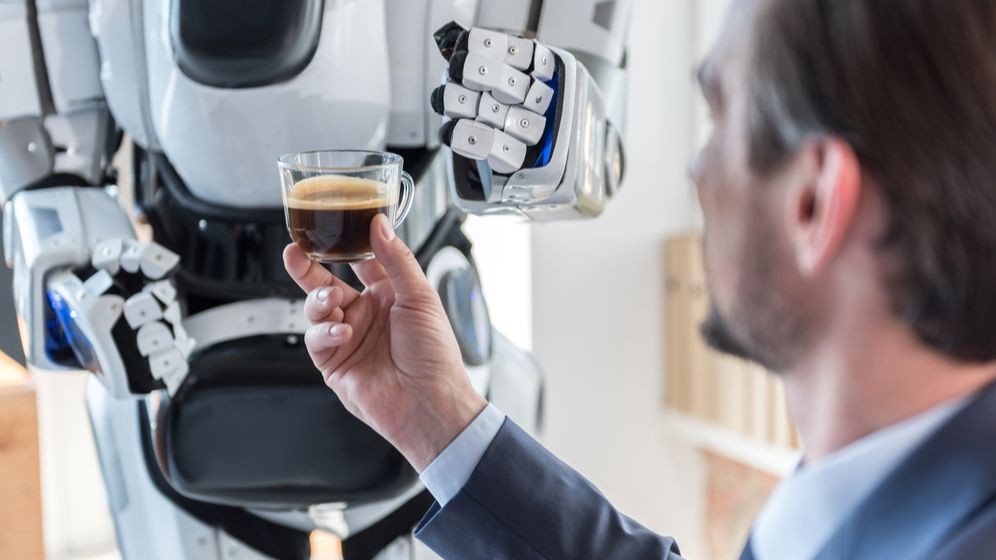 Coronavirusul a accelerat era digitalizării. Primul stat care a înlocuit un barista cu un robot