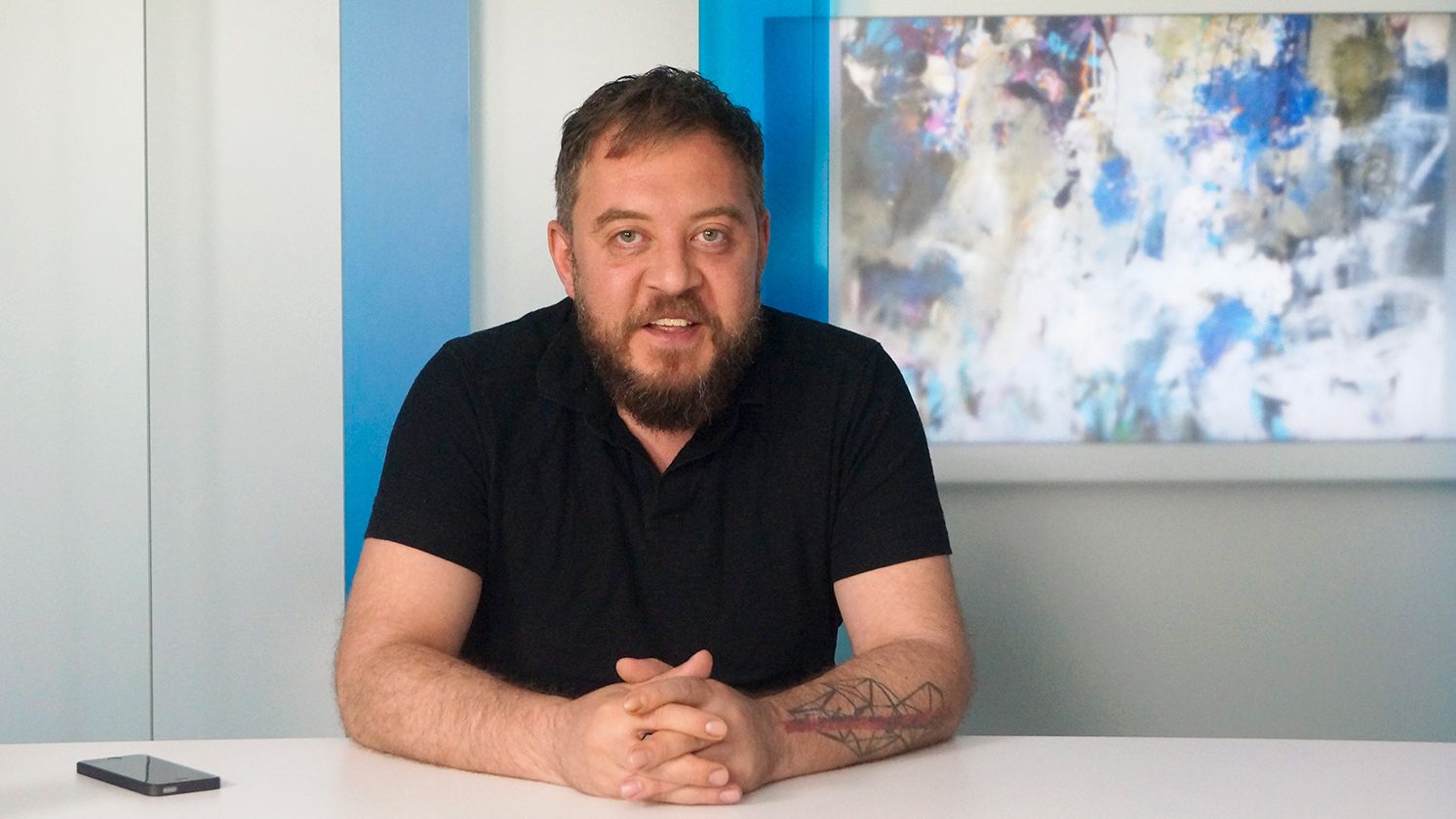 Bogdan Mihai Radu cucereste lumea cu tablourile sale si promoveaza brandul Romaniei. Ce face statul?