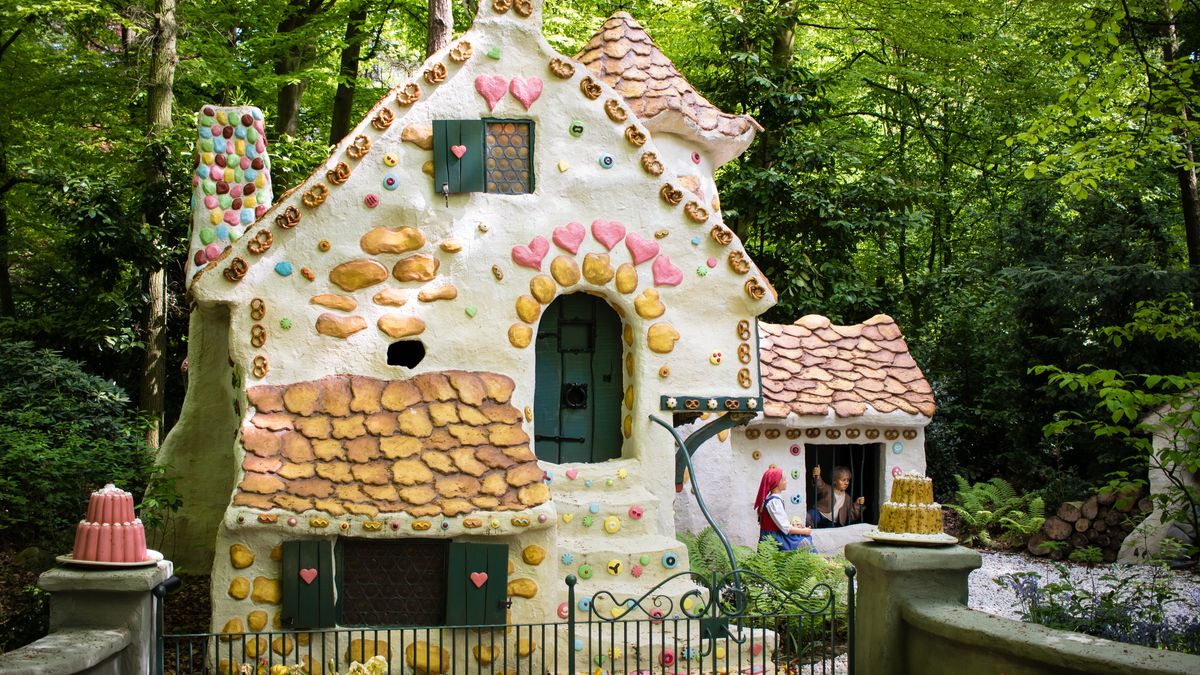 FOTO | Top 5 case construite din materiale neconvenționale - plăcinte, cutii de bere sau ziare