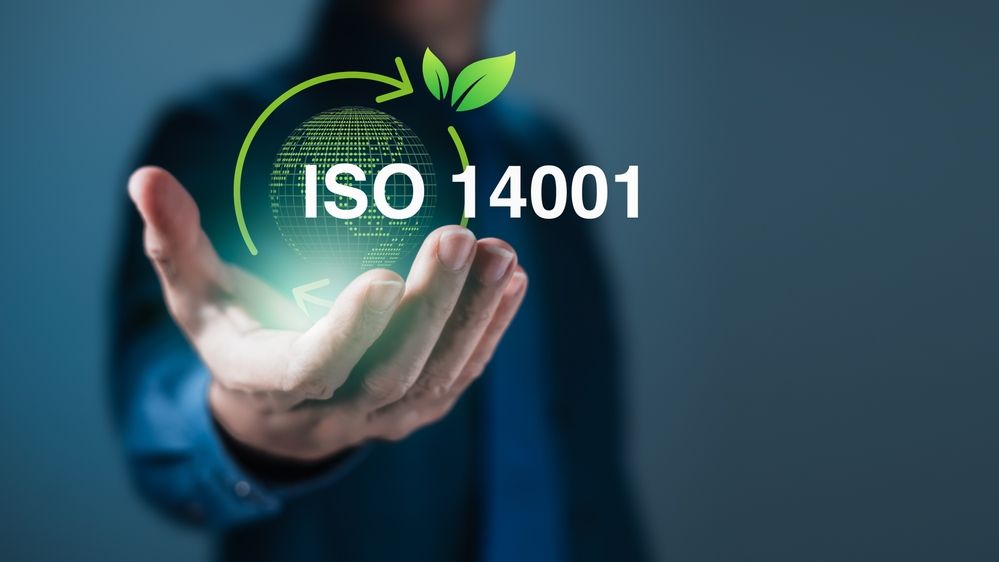 ISO 14001 și economia circulară: Cum pot companiile să transforme deșeurile, consumul și procesele interne în oportunități de optimizare?