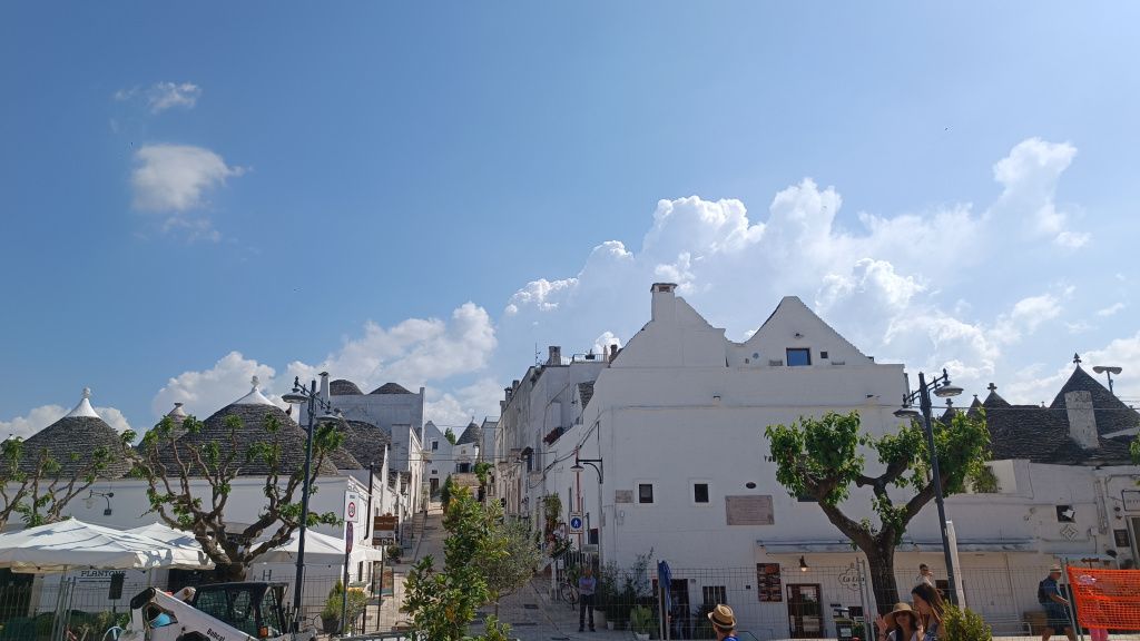 GALERIE FOTO: Alberobello, locul de unde s-au inspirat românii care au construit Castelul de Lut Va - Imagine 4
