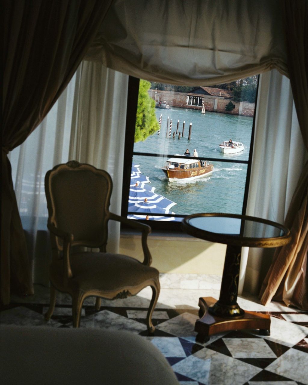 [GALERIE FOTO] Cum arată hotelul din Italia declarat cel mai bun din lume - Imagine 1