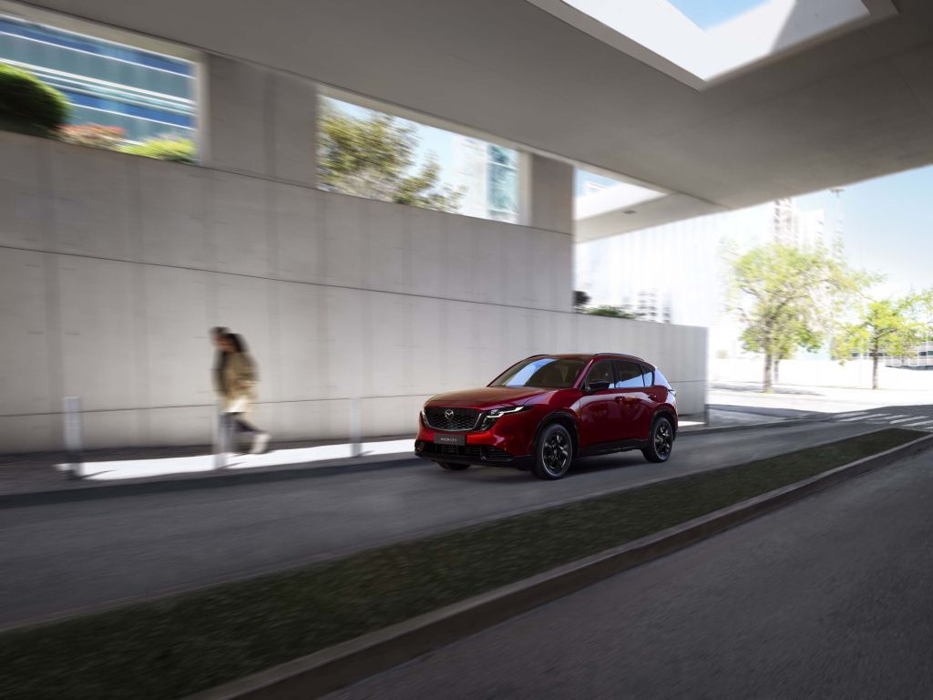 [FOTO] Noua Mazda CX-5 este mai mare, dar pierde motorizarea diesel - Imagine 19