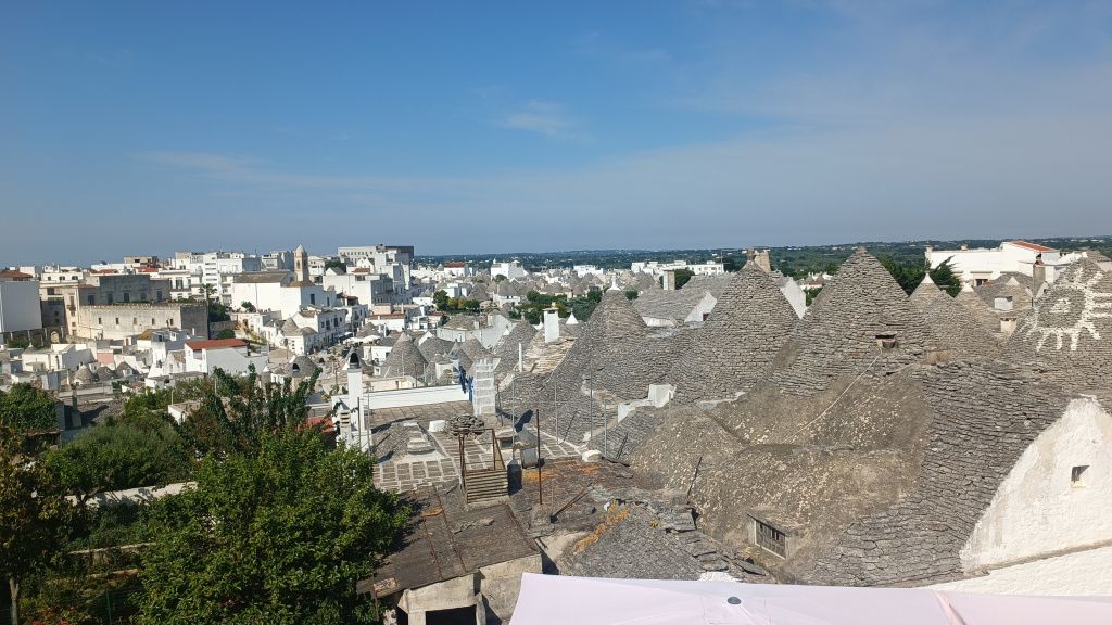 GALERIE FOTO: Alberobello, locul de unde s-au inspirat românii care au construit Castelul de Lut Va - Imagine 20