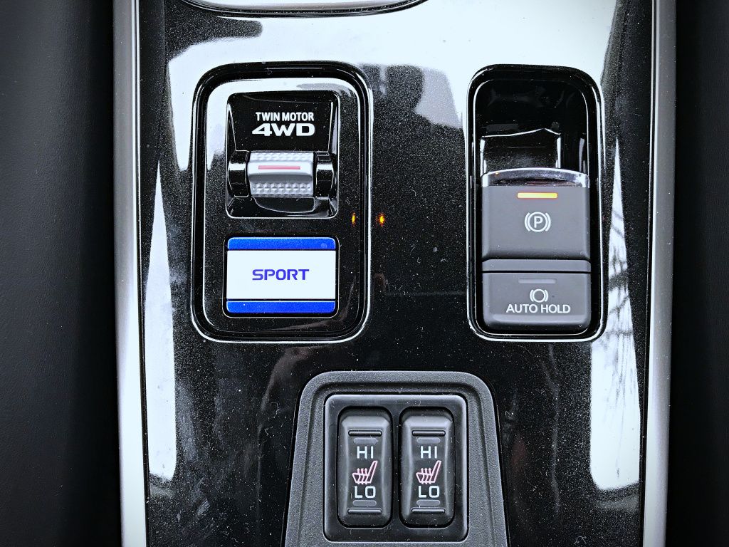 Mitsubishi Outlander PHEV - Imagine 21