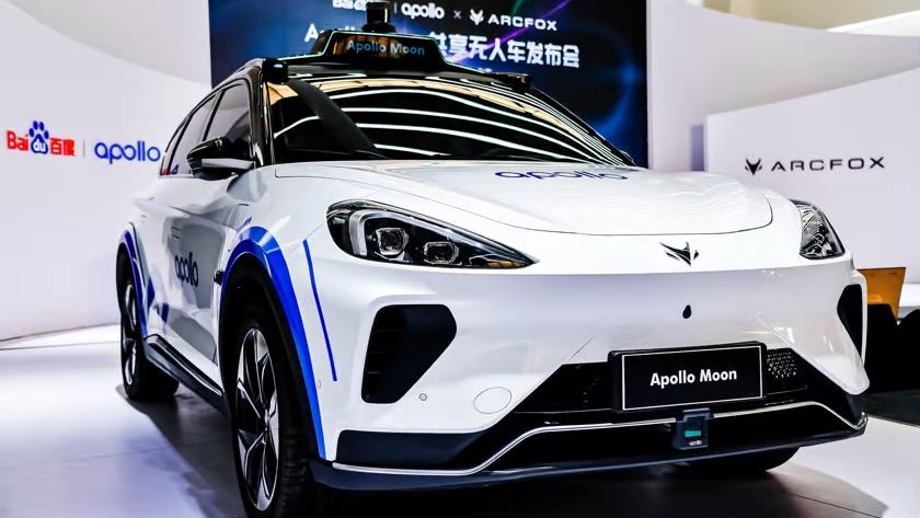 Taxiuri robot, fără șofer, în două mari orașe din China. Cât de puțin costă o astfel de mașină